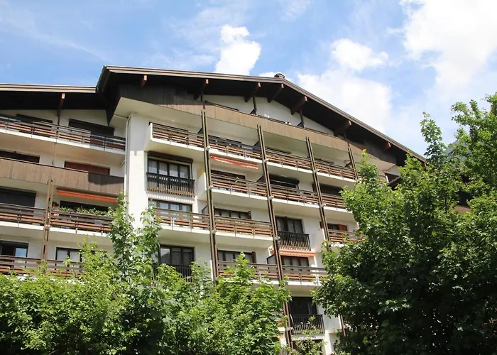 Mont-blanc Idealement Situe 霞慕尼